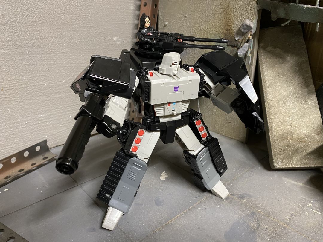 Bumblebee A.W.E. Striker - Image 7