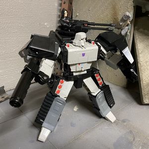 Bumblebee A.W.E. Striker