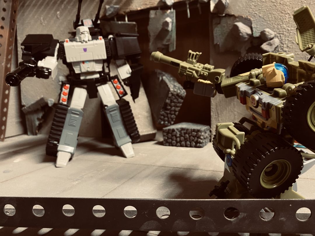 Bumblebee A.W.E. Striker - Image 8