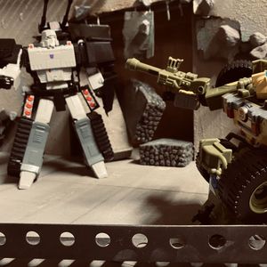 Bumblebee A.W.E. Striker