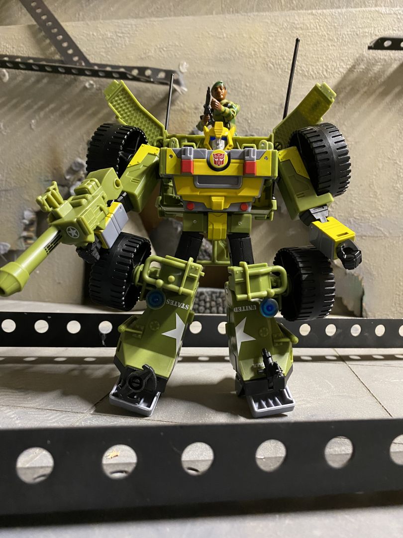 Bumblebee A.W.E. Striker - Image 9