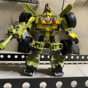 Bumblebee A.W.E. Striker
