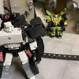 Bumblebee A.W.E. Striker