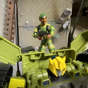 Bumblebee A.W.E. Striker