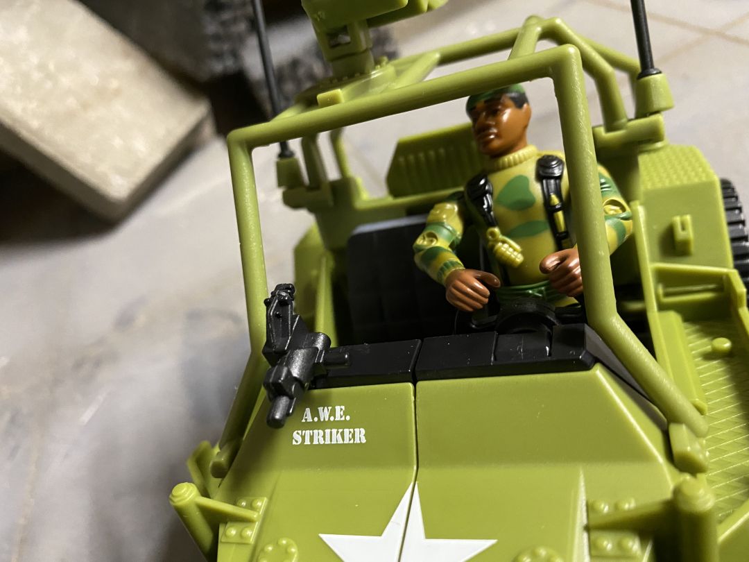 Bumblebee A.W.E. Striker - Image 13