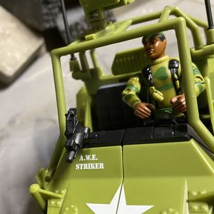 Bumblebee A.W.E. Striker