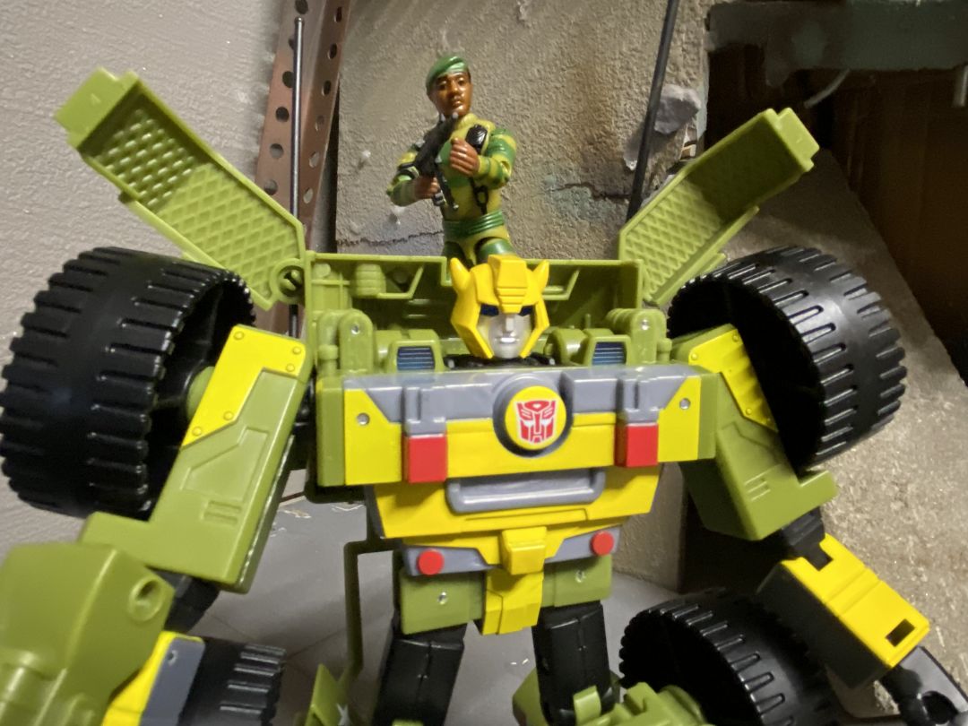 Bumblebee A.W.E. Striker - Image 15