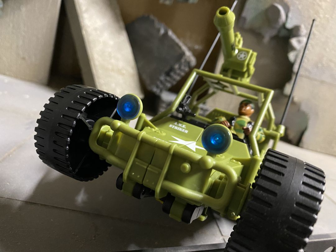 Bumblebee A.W.E. Striker - Image 16