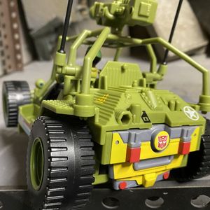 Bumblebee A.W.E. Striker