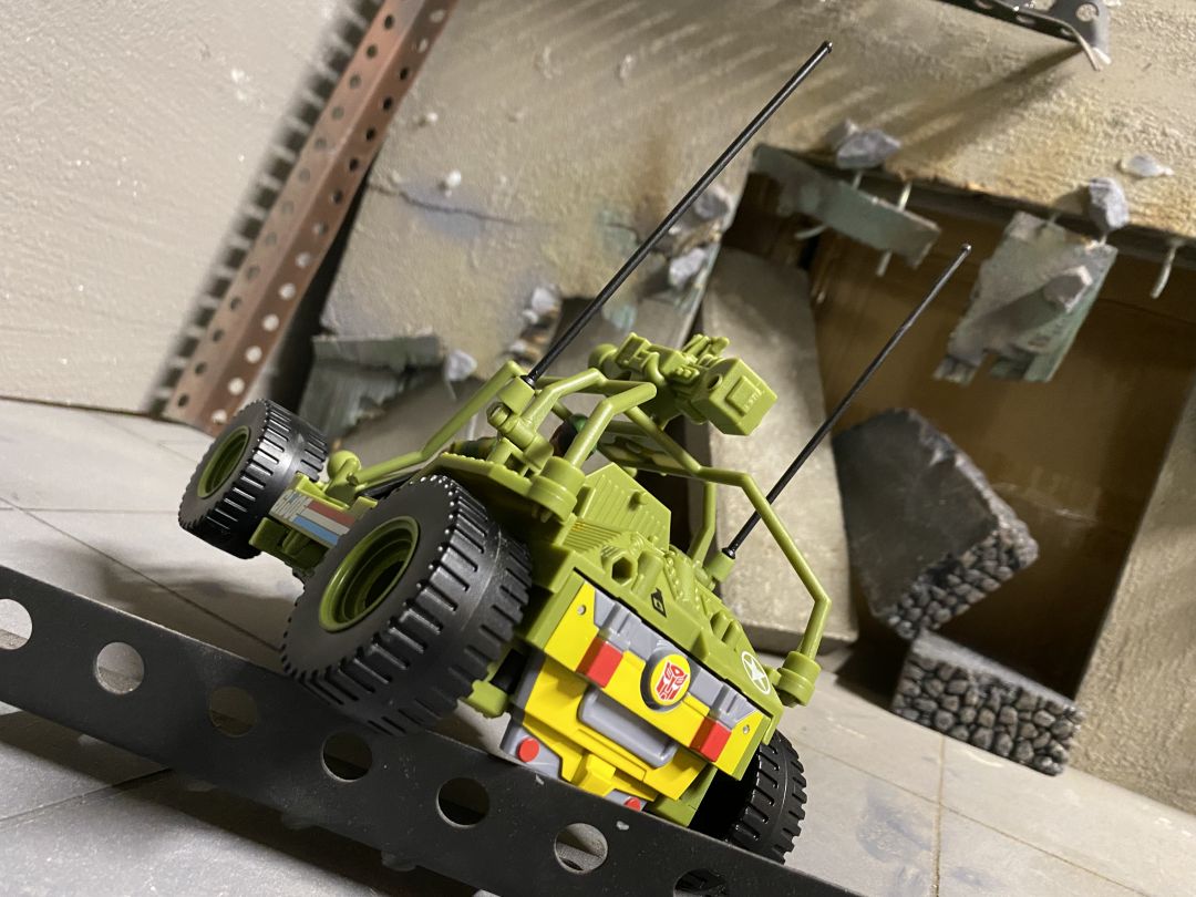 Bumblebee A.W.E. Striker - Image 19