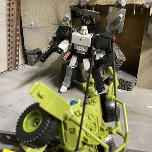 Bumblebee A.W.E. Striker