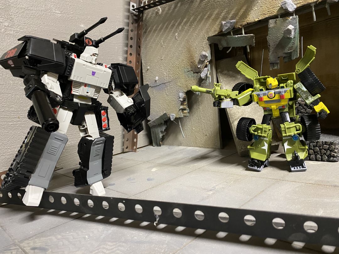 Bumblebee A.W.E. Striker - Image 21