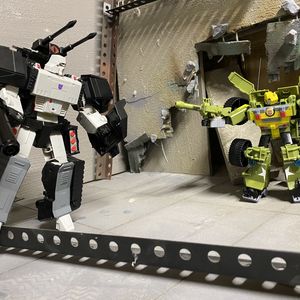 Bumblebee A.W.E. Striker
