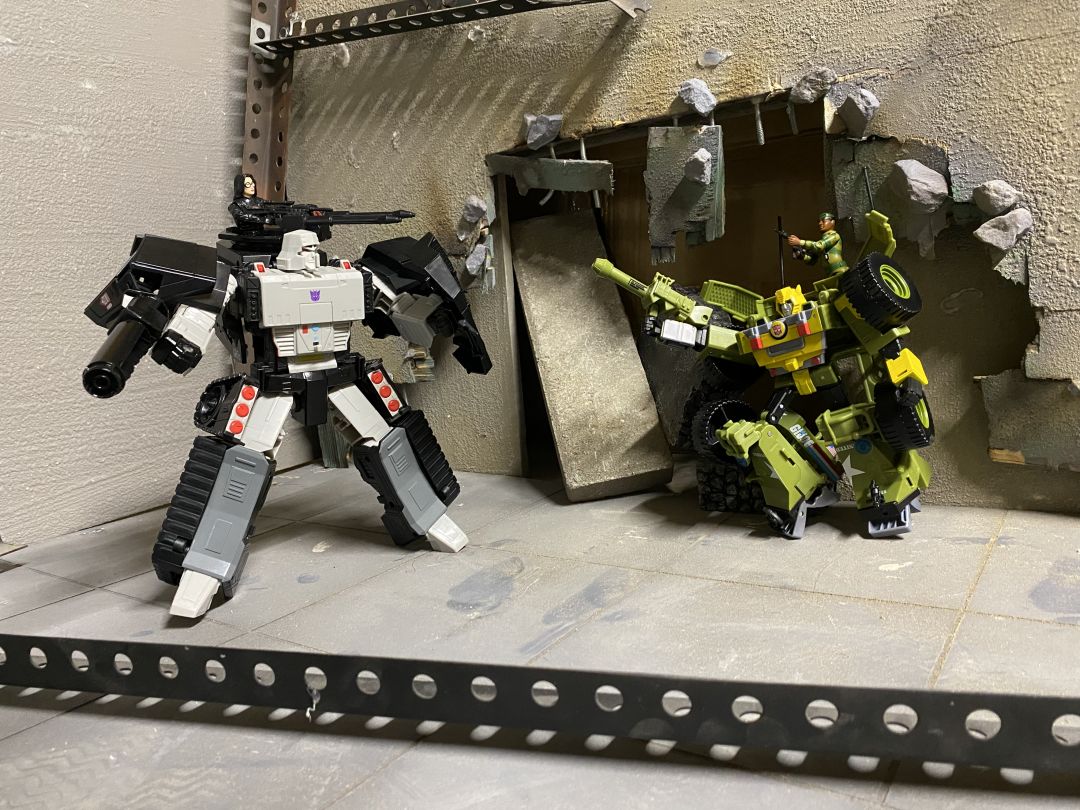 Bumblebee A.W.E. Striker - Image 24