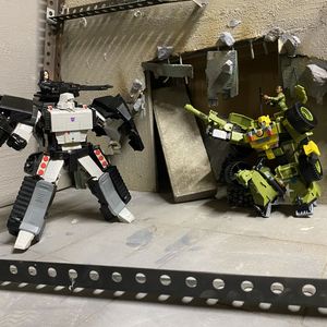 Bumblebee A.W.E. Striker