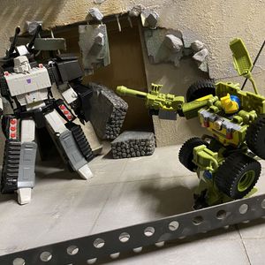 Bumblebee A.W.E. Striker