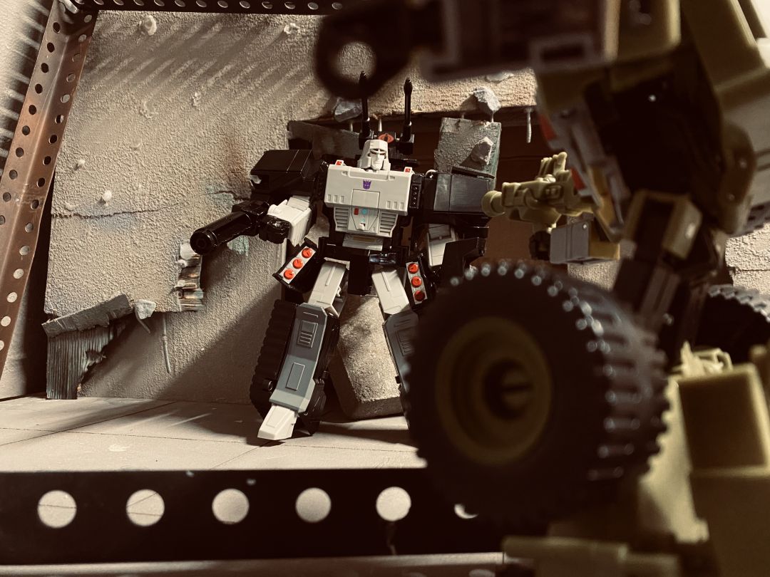 Bumblebee A.W.E. Striker - Image 26