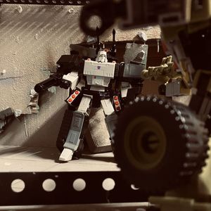 Bumblebee A.W.E. Striker