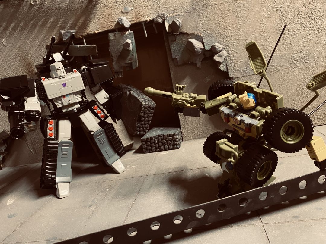 Bumblebee A.W.E. Striker - Image 27