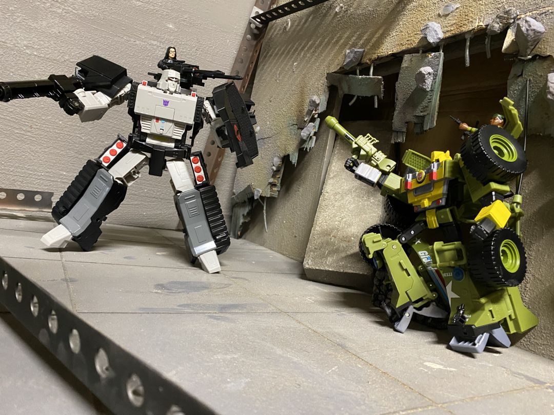 Bumblebee A.W.E. Striker - Image 28