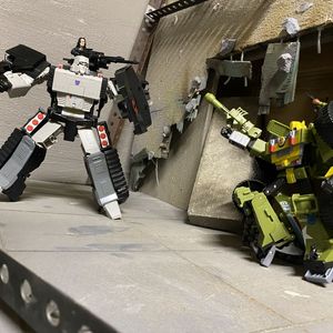 Bumblebee A.W.E. Striker