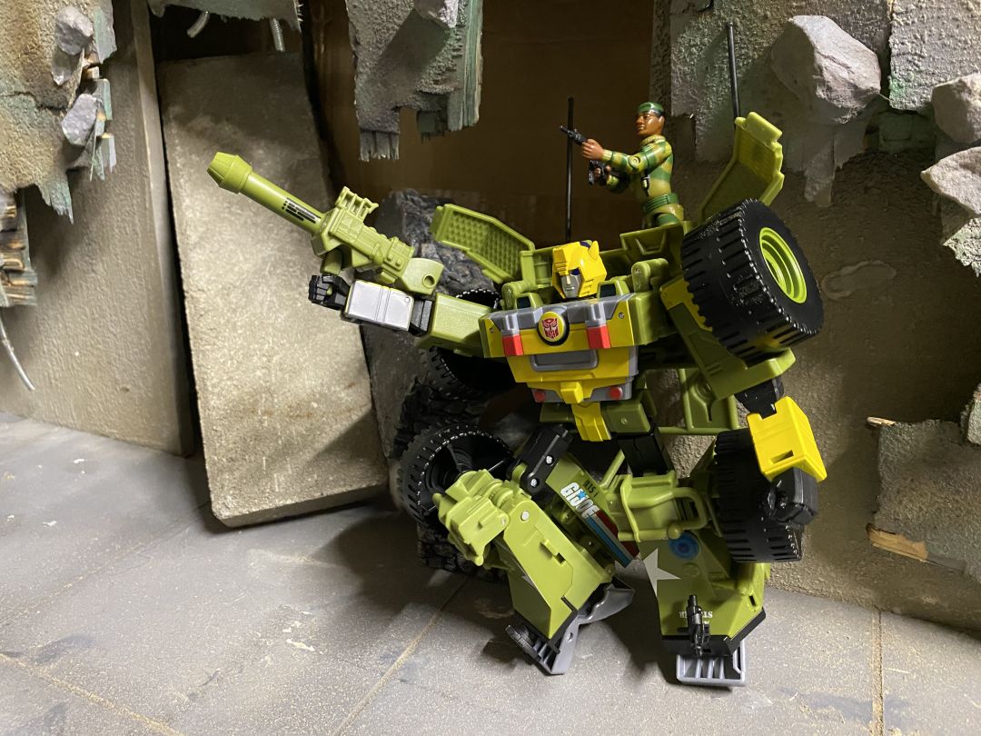 Bumblebee A.W.E. Striker - Image 29