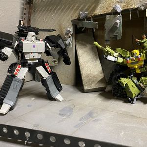 Bumblebee A.W.E. Striker