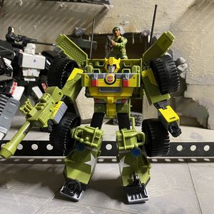 Bumblebee A.W.E. Striker