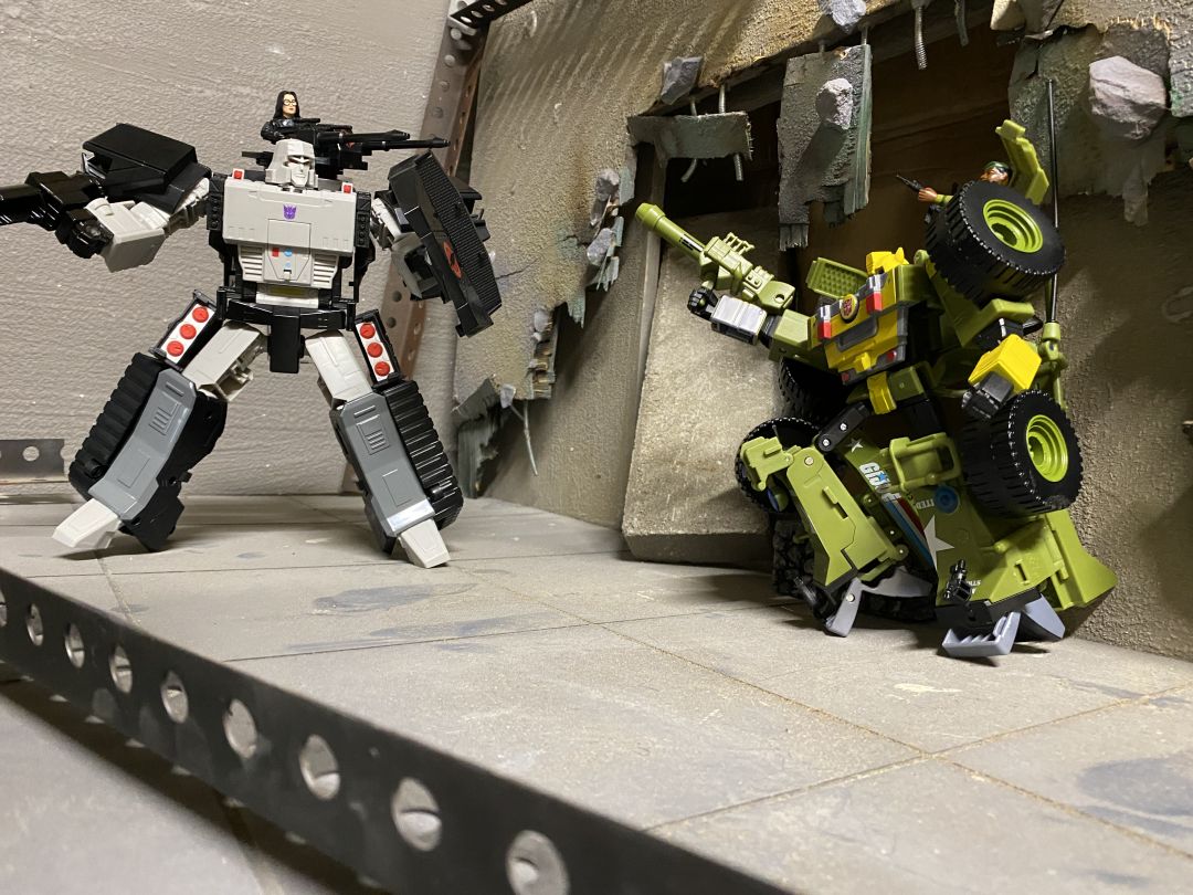 Bumblebee A.W.E. Striker - Image 31