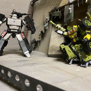Bumblebee A.W.E. Striker