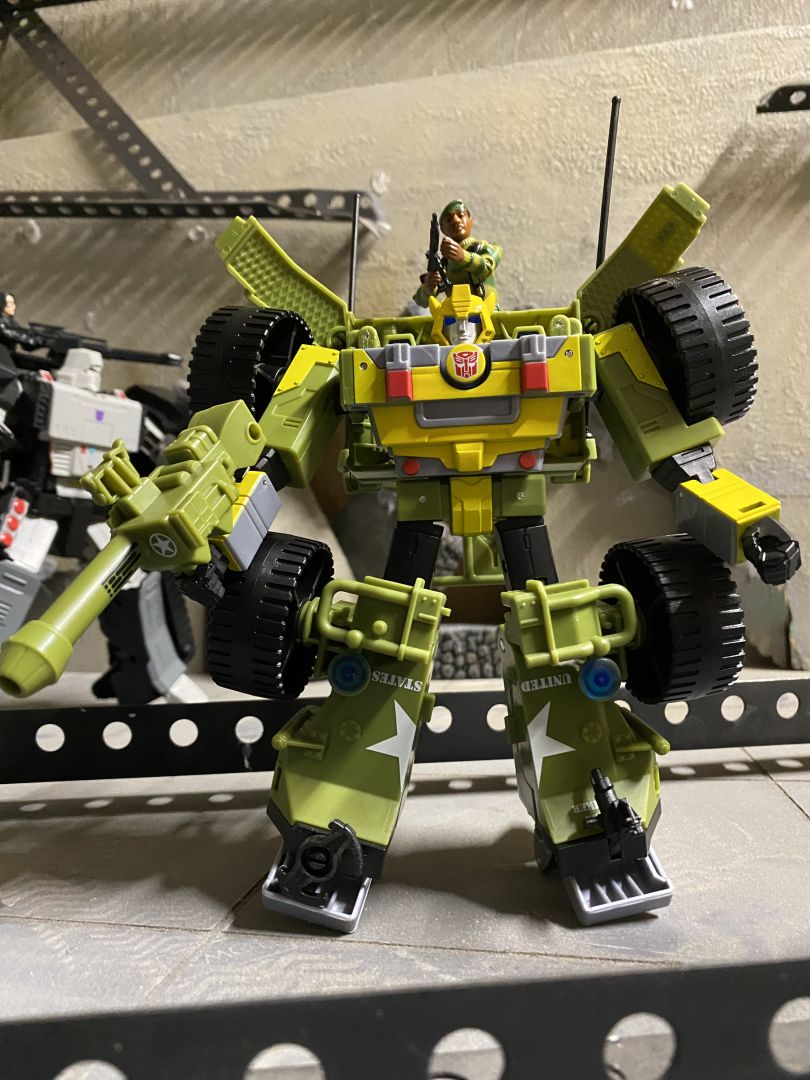 Bumblebee A.W.E. Striker - Image 32