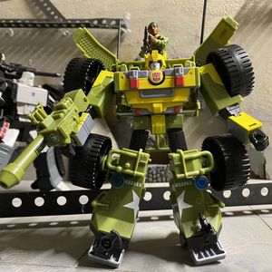 Bumblebee A.W.E. Striker