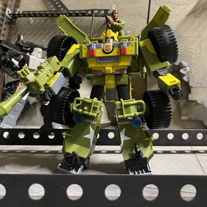 Bumblebee A.W.E. Striker