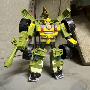 Bumblebee A.W.E. Striker