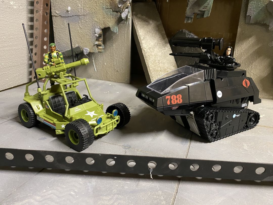 Bumblebee A.W.E. Striker - Image 41