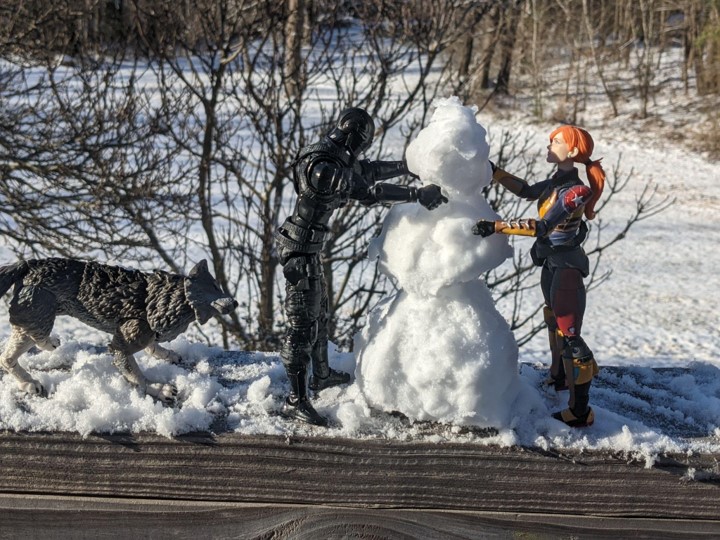 Snake EyesScarlettandTimberMakeaSnowman22Jan2022
