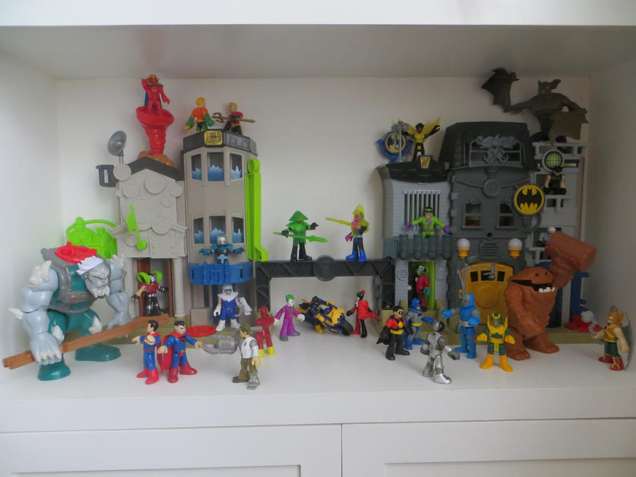 Super War in Gotham - Image 1