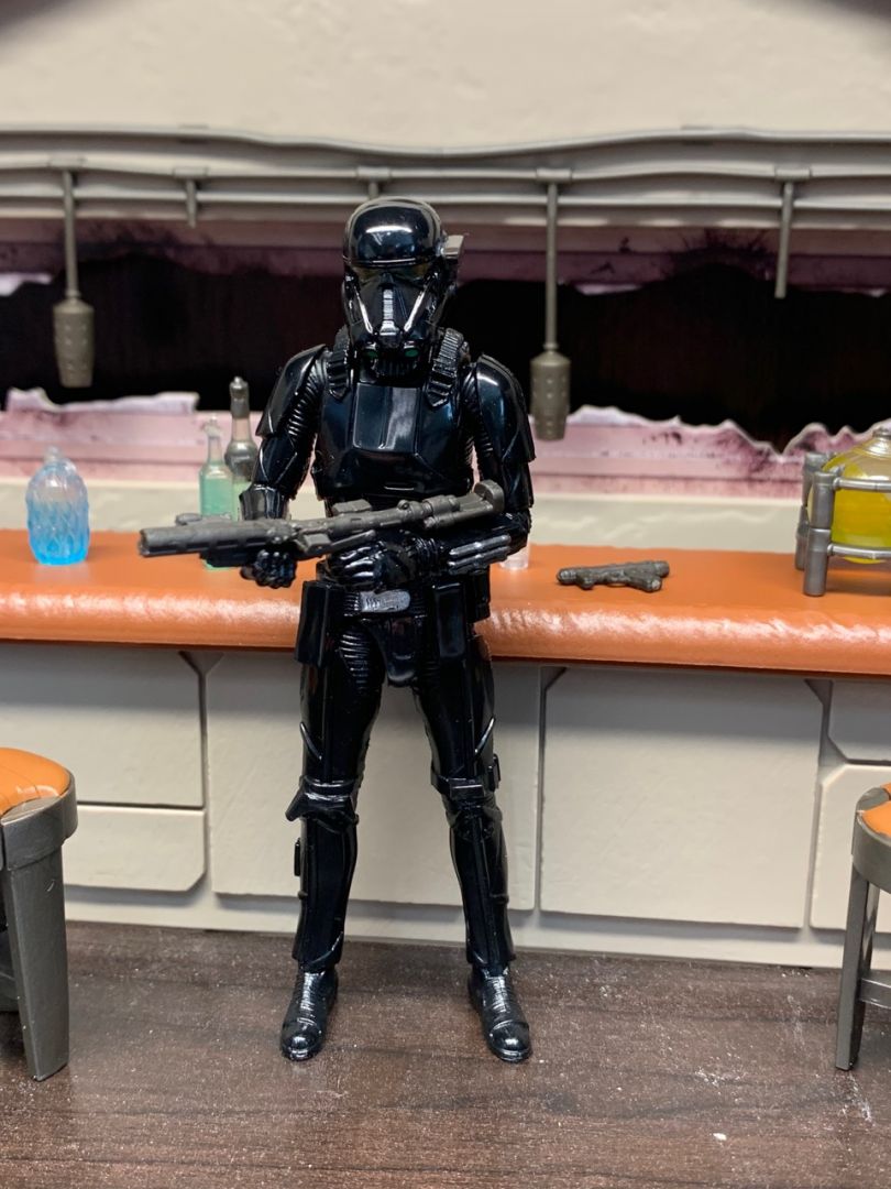 Imperial Death Trooper (Nevarro) With Nevarro Cantina Playset - Image 3