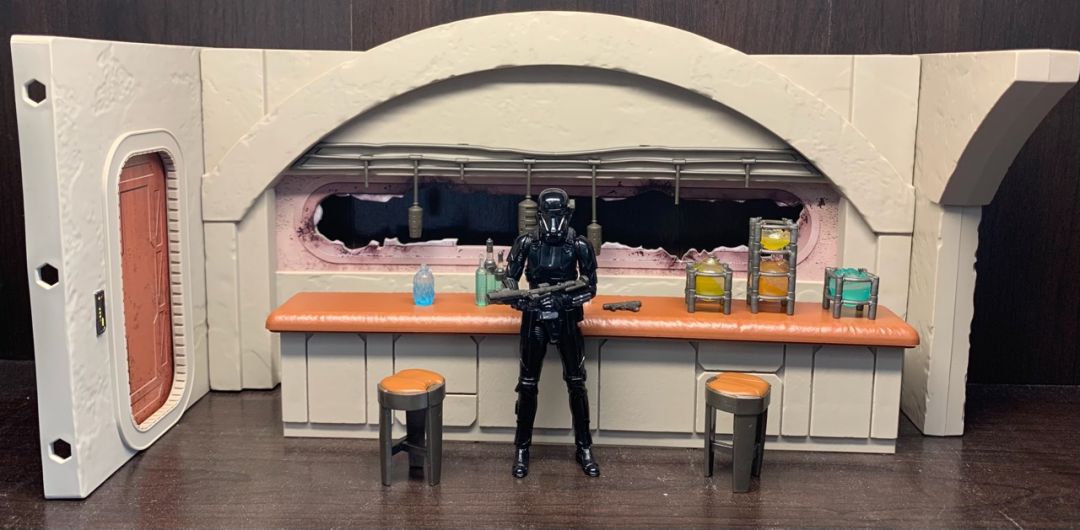 Imperial Death Trooper (Nevarro) With Nevarro Cantina Playset - Image 4