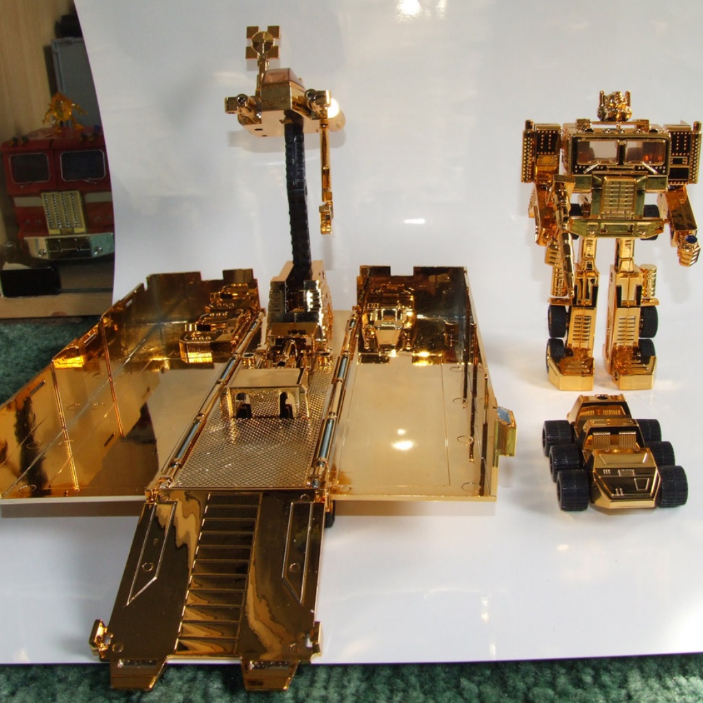 Gold G1 Optimus Prime - Image 1