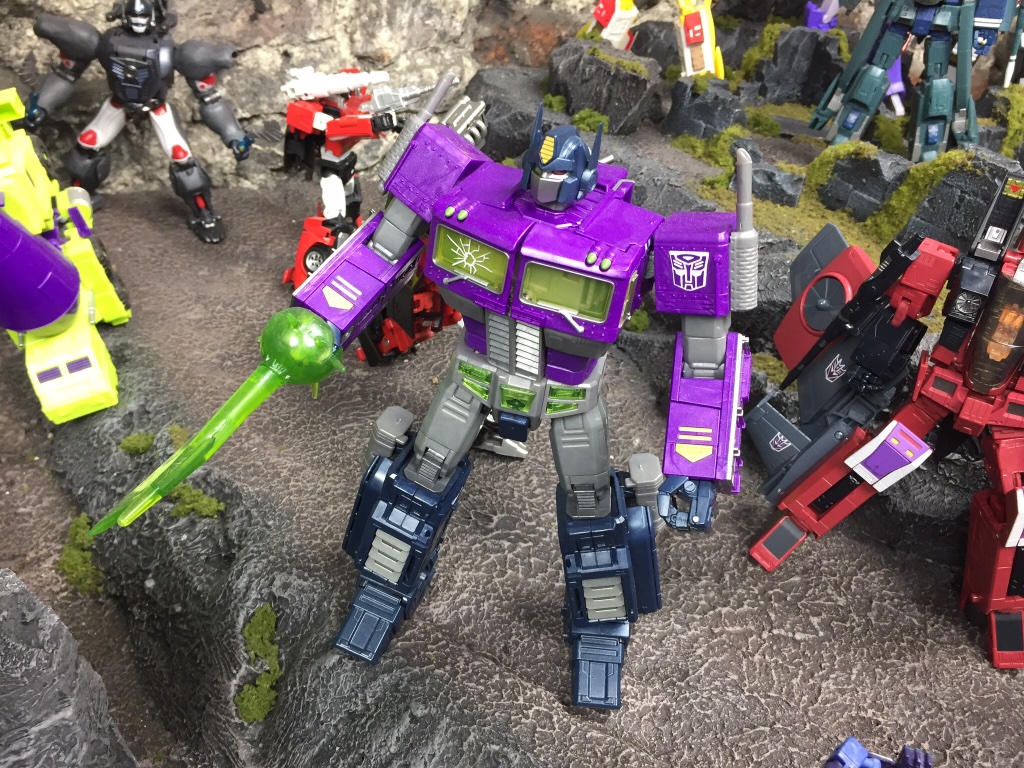 Shattered Glass Optimus Prime - Image 2