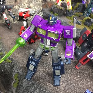 Shattered Glass Optimus Prime