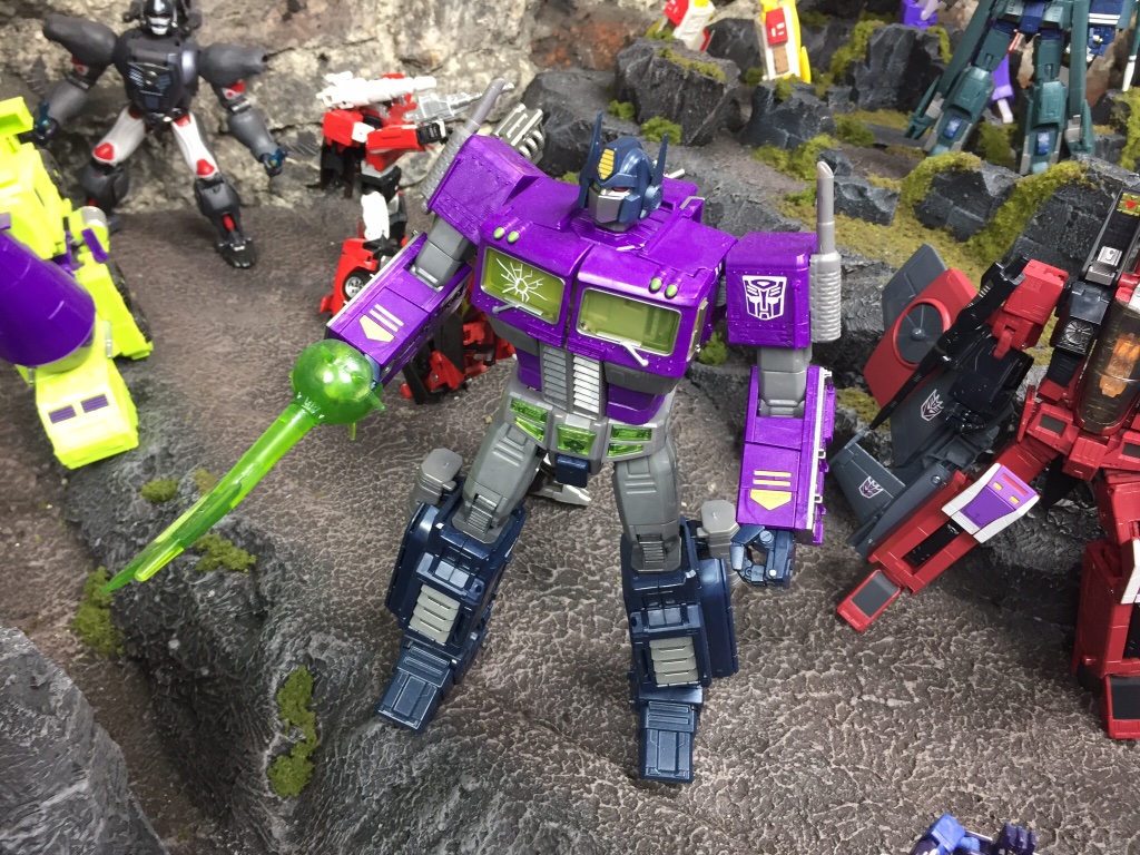 Shattered Glass Optimus Prime - Image 1