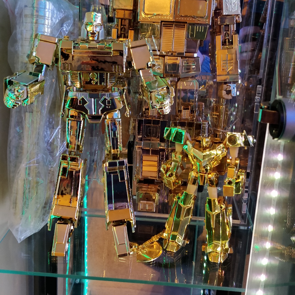 Gold Masterpiece Megatron - Image 1