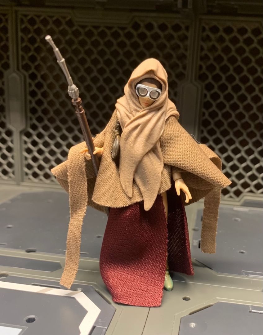 Princess Leia (Sandstorm Outfit) - Image 1