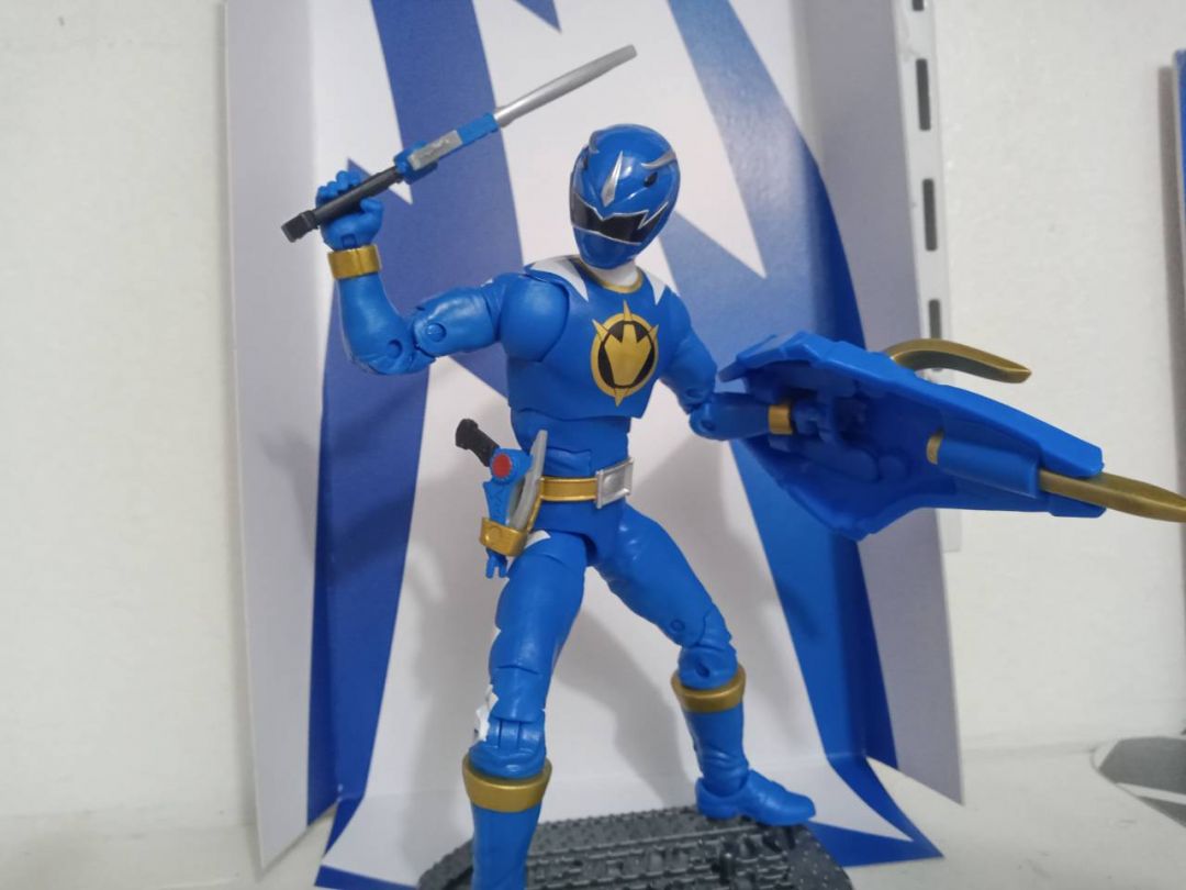 Dino Thunder Blue Ranger - Image 2