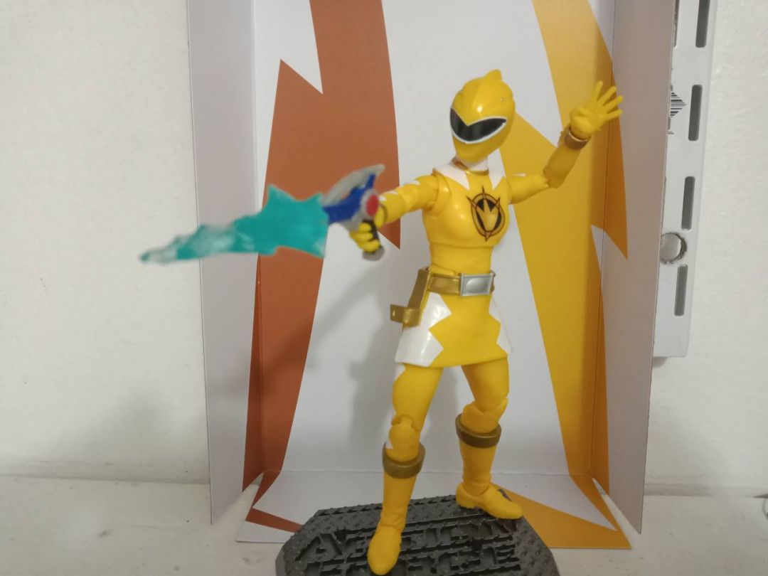 Dino Thunder Yellow Ranger - Image 3