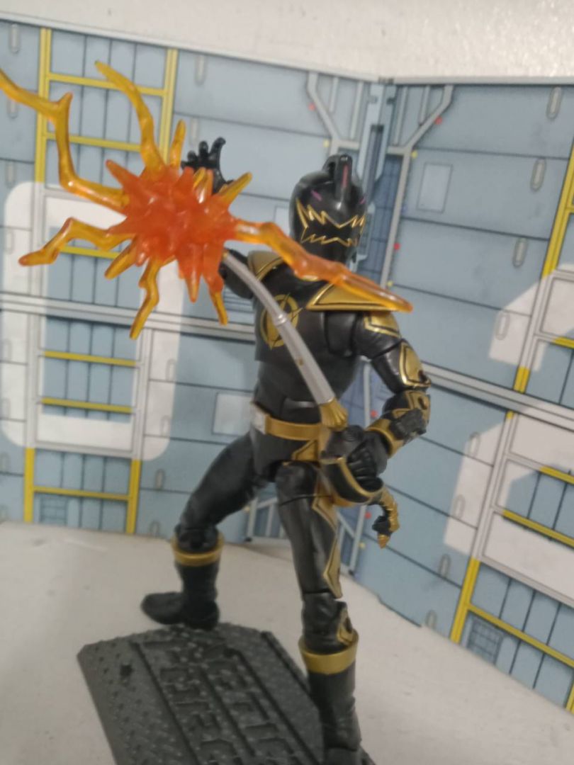 Dino Thunder Black Ranger - Image 2