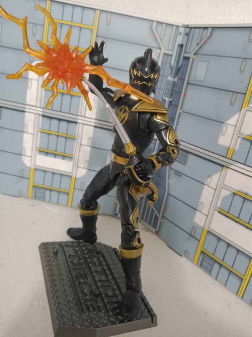 Dino Thunder Black Ranger - Image 3