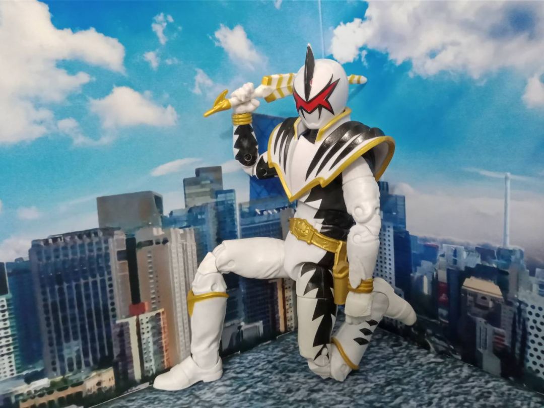 White Dino Thunder Ranger - Image 4